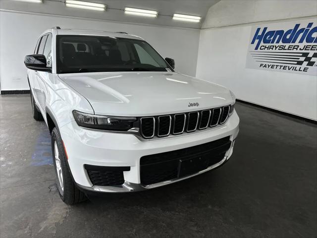 2022 Jeep Grand Cherokee L Laredo 4x4