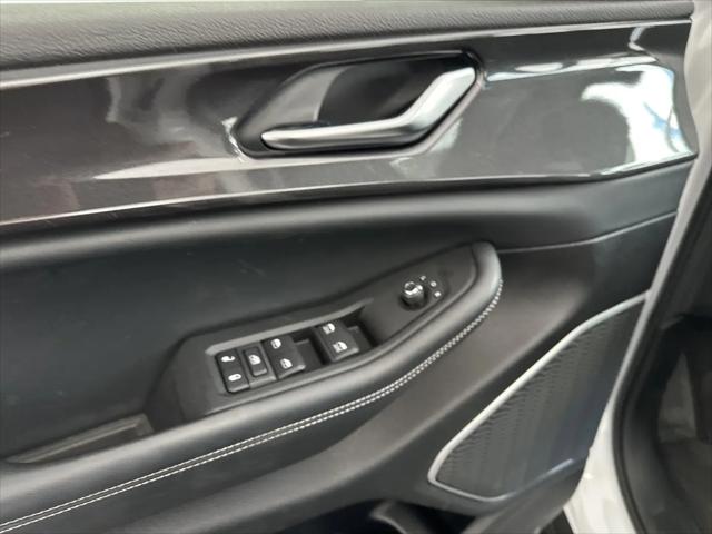 2022 Jeep Grand Cherokee L Laredo 4x4