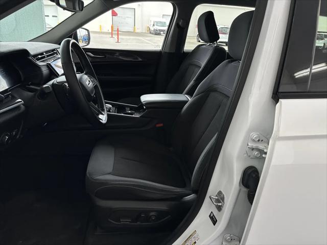 2022 Jeep Grand Cherokee L Laredo 4x4
