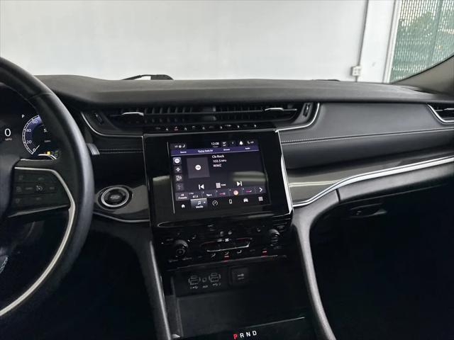 2022 Jeep Grand Cherokee L Laredo 4x4