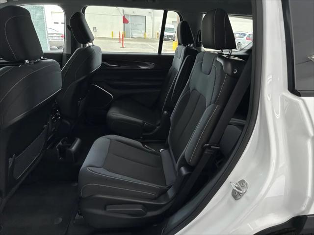2022 Jeep Grand Cherokee L Laredo 4x4