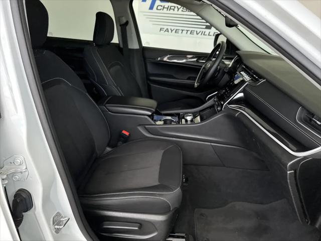 2022 Jeep Grand Cherokee L Laredo 4x4