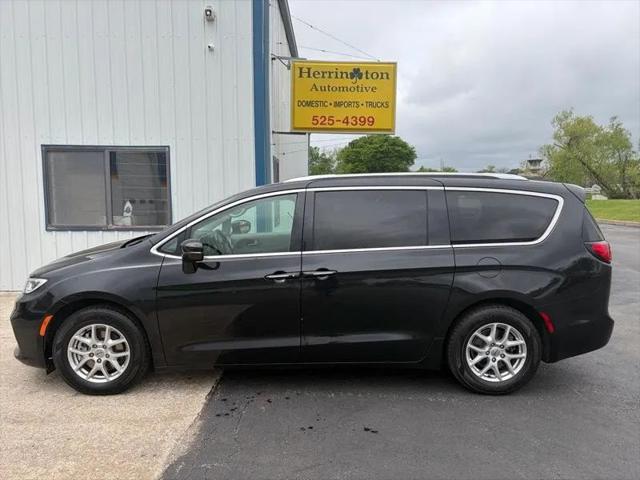 2021 Chrysler Pacifica Touring L for sale in Lees Summit, MO