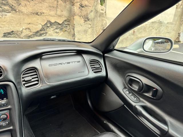 2004 Chevrolet Corvette Base