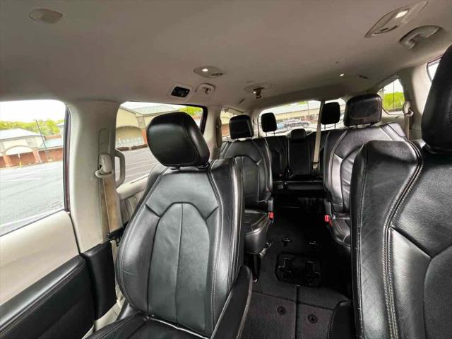 2017 Chrysler Pacifica Touring-L