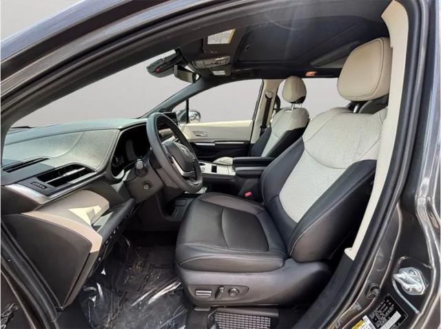 2025 Toyota Sienna Platinum