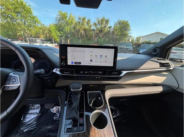 2025 Toyota Sienna Platinum