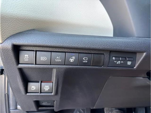 2025 Toyota Sienna Platinum