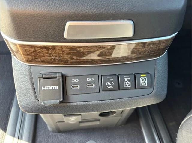 2025 Toyota Sienna Platinum