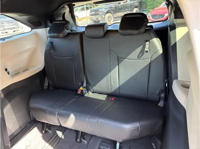 2025 Toyota Sienna Platinum