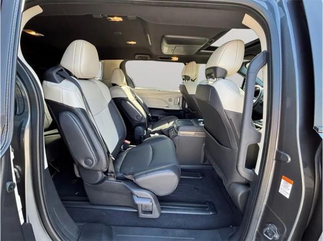 2025 Toyota Sienna Platinum