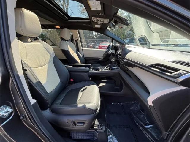 2025 Toyota Sienna Platinum