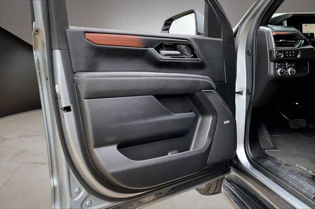 2025 GMC Yukon 4WD Denali