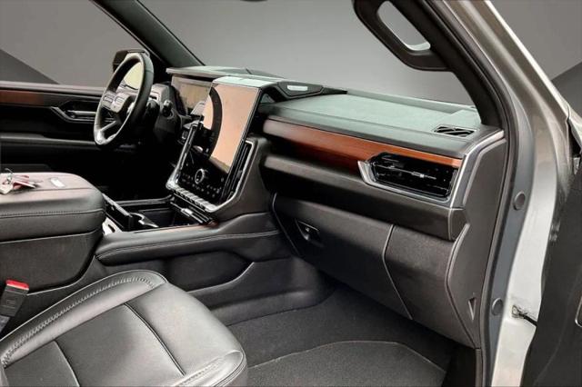 2025 GMC Yukon 4WD Denali