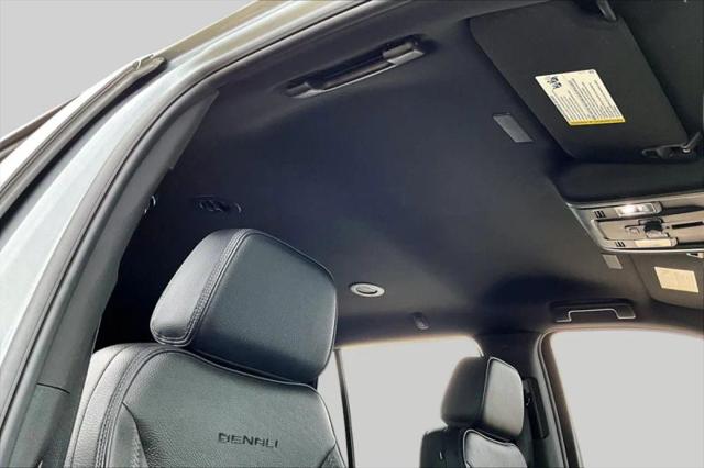 2025 GMC Yukon 4WD Denali
