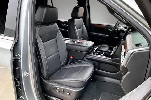 2025 GMC Yukon 4WD Denali