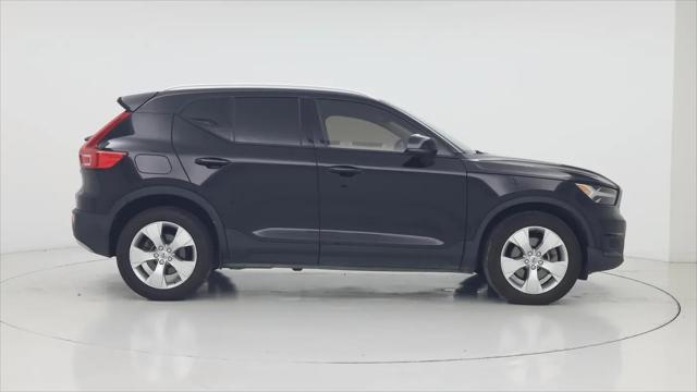 2021 Volvo XC40 T5 Momentum