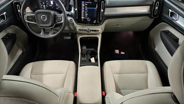 2021 Volvo XC40 T5 Momentum