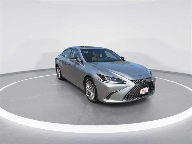 2022 Lexus ES 300h Luxury