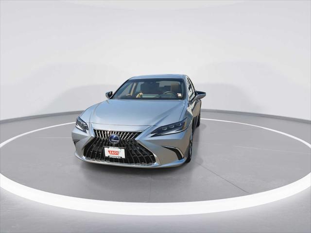 2022 Lexus ES 300h Luxury