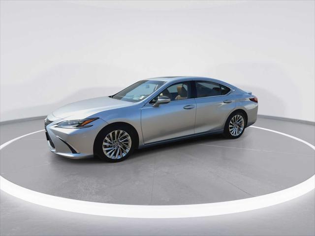 2022 Lexus ES 300h Luxury