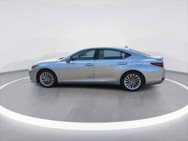 2022 Lexus ES 300h Luxury