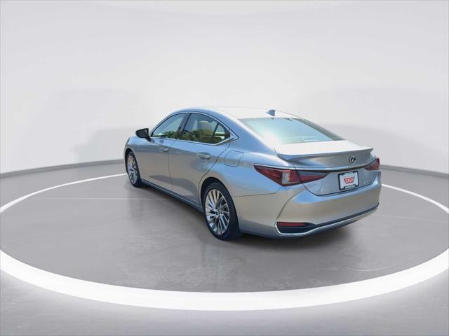 2022 Lexus ES 300h Luxury