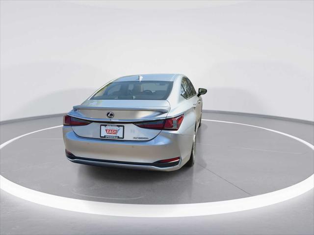 2022 Lexus ES 300h Luxury
