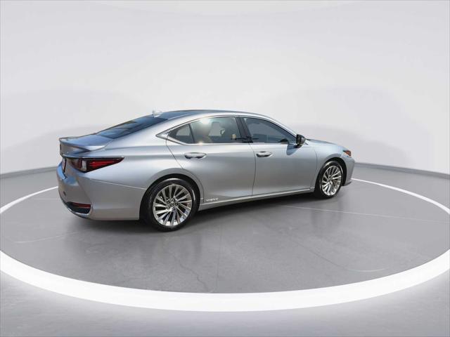 2022 Lexus ES 300h Luxury