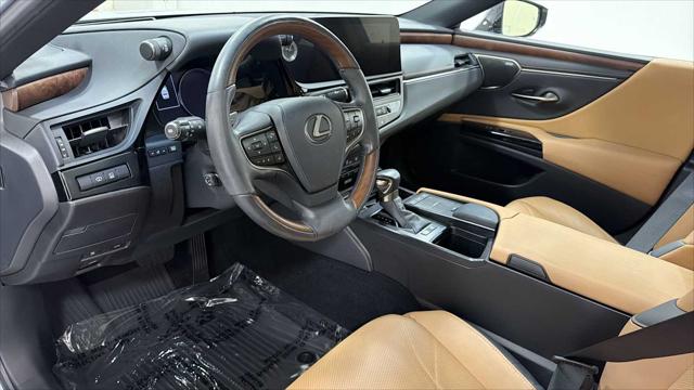 2022 Lexus ES 300h Luxury
