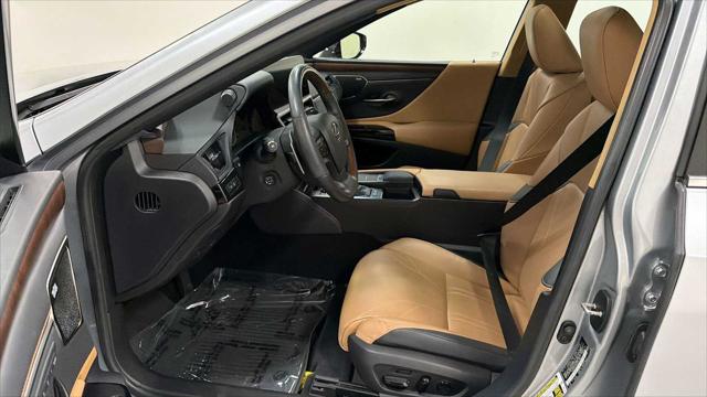 2022 Lexus ES 300h Luxury