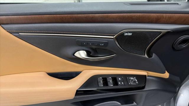 2022 Lexus ES 300h Luxury