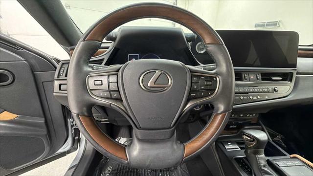 2022 Lexus ES 300h Luxury