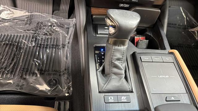 2022 Lexus ES 300h Luxury