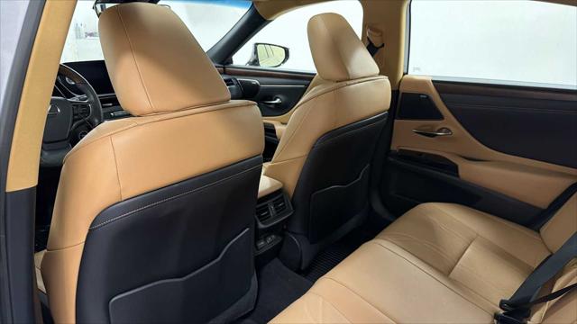 2022 Lexus ES 300h Luxury