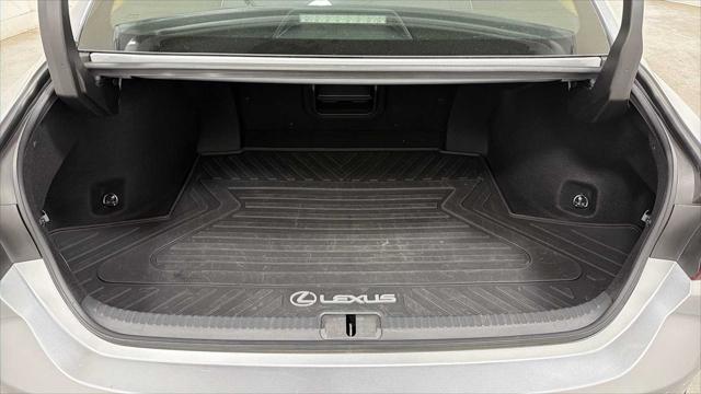 2022 Lexus ES 300h Luxury
