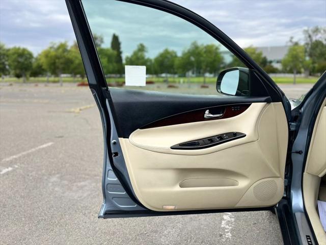 2016 INFINITI QX50 Base