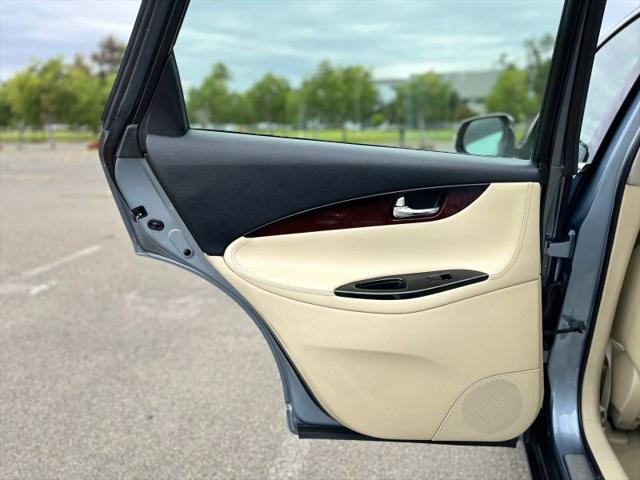 2016 INFINITI QX50 Base