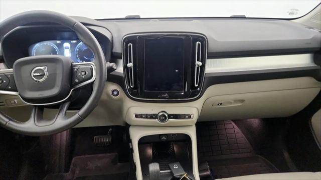 2019 Volvo XC40 T4 Momentum
