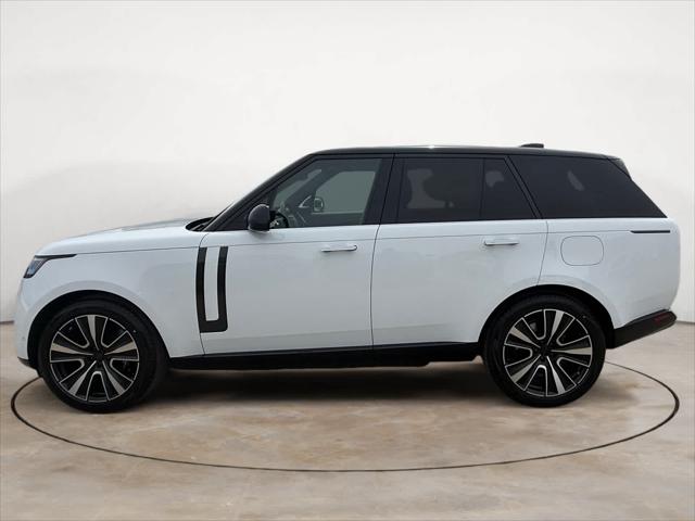 2026 Land Rover Range Rover P550e SE
