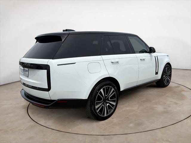 2026 Land Rover Range Rover P550e SE