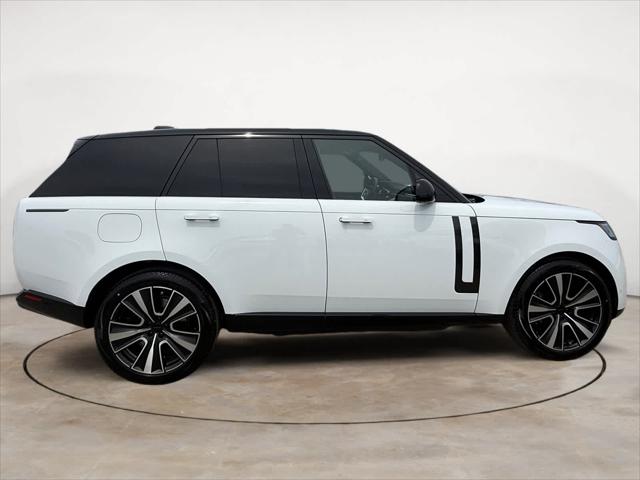 2026 Land Rover Range Rover P550e SE