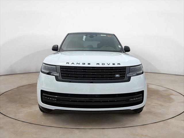 2026 Land Rover Range Rover P550e SE