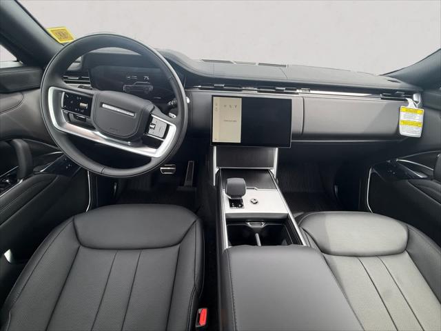 2026 Land Rover Range Rover P550e SE