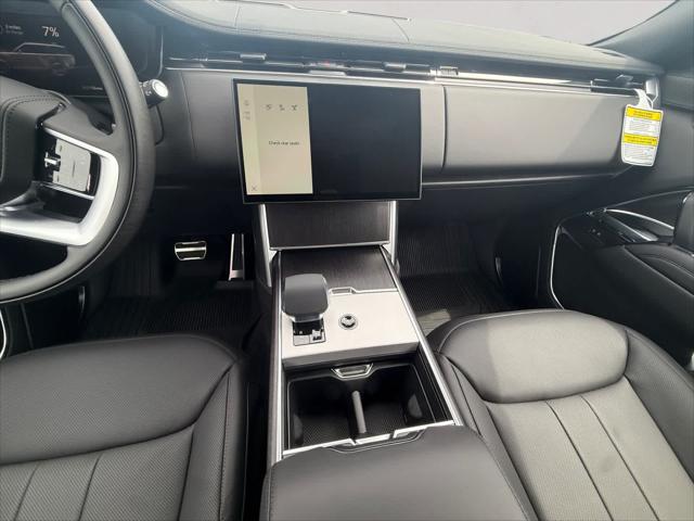 2026 Land Rover Range Rover P550e SE