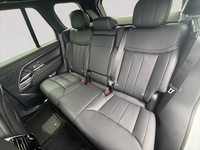 2026 Land Rover Range Rover P550e SE