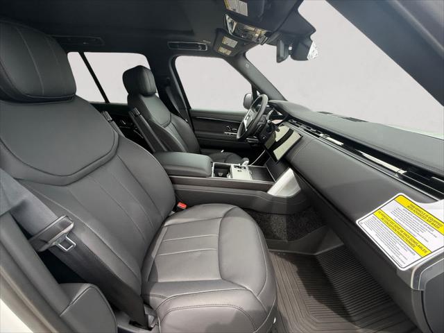 2026 Land Rover Range Rover P550e SE