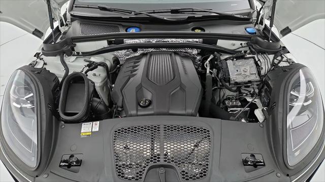 2022 Porsche Macan Macan