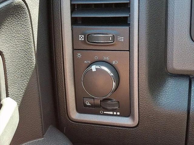 2018 Ram 2500 Tradesman Crew Cab 4x4 8' Box