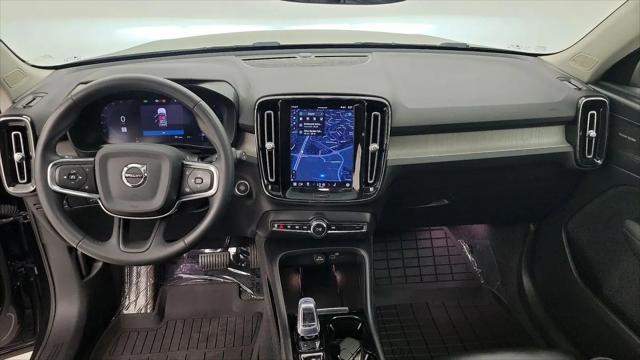 2023 Volvo XC40 B5 Ultimate Bright Theme
